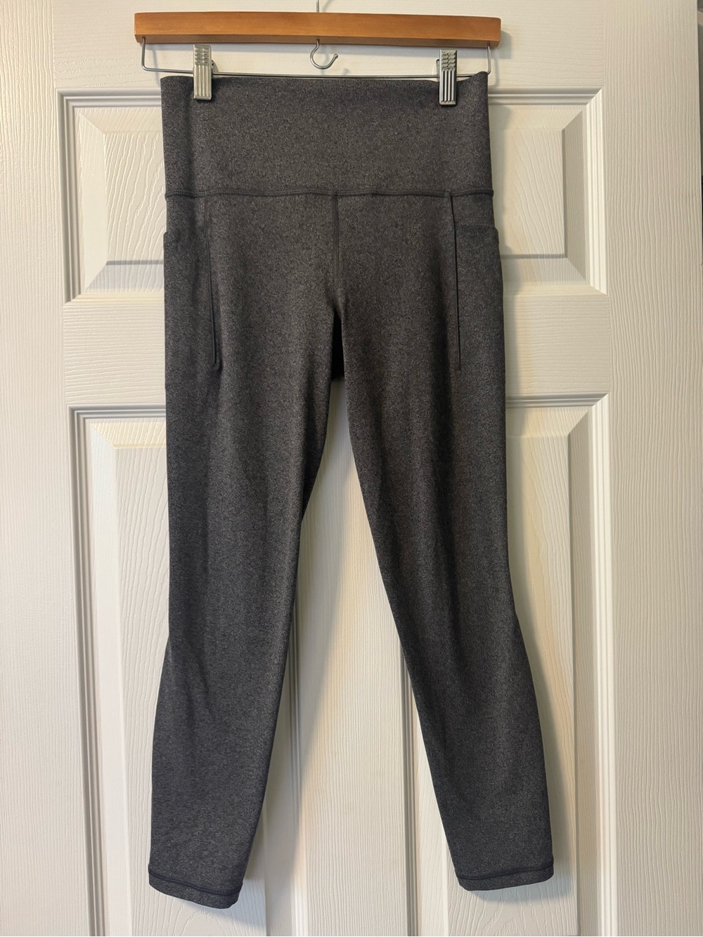 Athleta Salutation Stash Pocket II 7/8 Tight Legging Heather Gray Size S